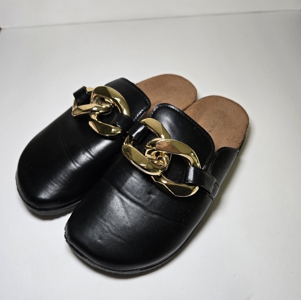 Elegant Black Mules with Gold Chunky Chain Accent Size 6